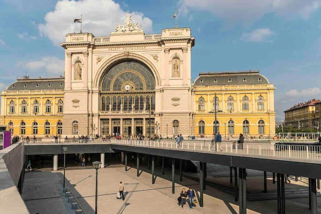 Keleti Palyaudvar Train Station-Home, Budapest